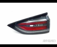 Stop posteriore destro integrato nel portello rena