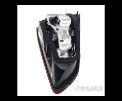 Stop posteriore destro integrato nel portello volk - 11