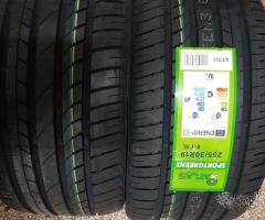 Coppia di pneumatici nuovi 255 30 19 sport