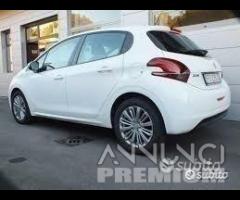 Ricambi per Peugeot 208 2016 c2306