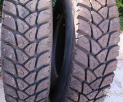 Coppia di gomme ricoperte nuove 12.00 20 pir