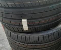 Coppia di pneumatici nuovi 275 40 19 toyo