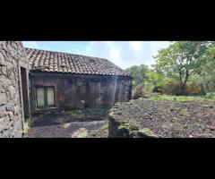 Casale panoramico con terreno a Montargano