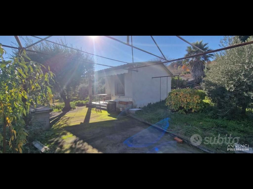 Casa di campagna con terreno a Presa - 1