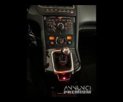 Peugeot 5008 1.6 HDi 110CV Féline - 19