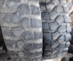 Coppia di pneumatici usati 14.00 20 pirelli
