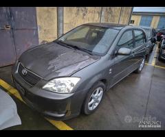Toyota Auris Diesel 2004 Demolita - Per Ricambi