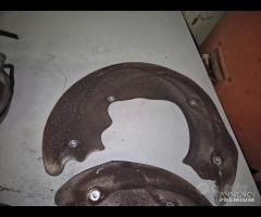 Kit Freni Anteriori 4 Pompanti Per Audi A4 - A5 B9 - 6