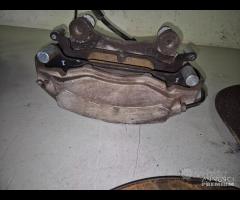 Kit Freni Anteriori 4 Pompanti Per Audi A4 - A5 B9 - 8