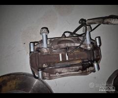 Kit Freni Anteriori 4 Pompanti Per Audi A4 - A5 B9 - 9
