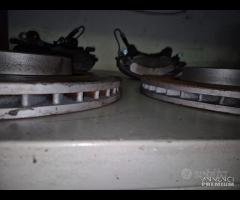 Kit Freni Anteriori 4 Pompanti Per Audi A4 - A5 B9 - 11