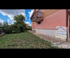 Cave, ampia metratura con giardino e garage