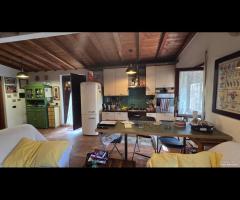 Cave, casa con giardino e tinello - 19