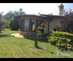 Genazzano, Unica nel suo Genere con terreno