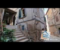 Cave, appartamento al piano rialzato con cantina