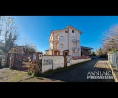 Cave,posto al secondo piano con due posti auto