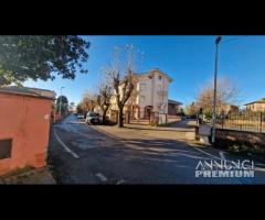 Cave,posto al secondo piano con due posti auto