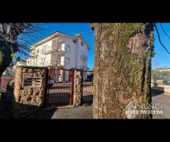 Cave,posto al secondo piano con due posti auto - 11