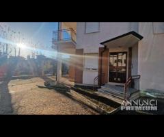 Cave,posto al secondo piano con due posti auto - 16