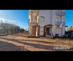 Cave,posto al secondo piano con due posti auto - 17