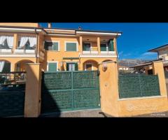 Cave,  in zona residenziale e con giardino