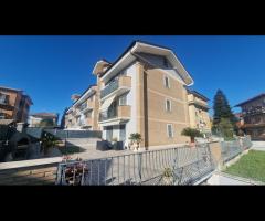 Cave, in zona centrale e di recente costruzione