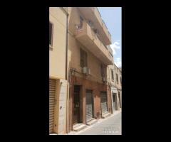 Castelvetrano intero stabile con 2 app + garage