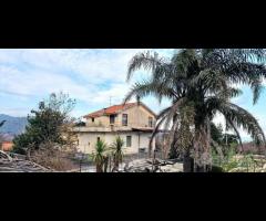 Villetta singola con terreno e serre a San Gerardo