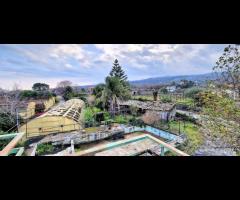 Villetta singola con terreno e serre a San Gerardo