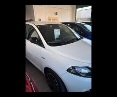 Lancia Ypsilon 1.0 FireFly 5 porte S&S Hybryd Gold