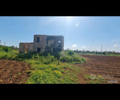 Castelvetrano terreno 27000 mq con fabbricati. r - 9