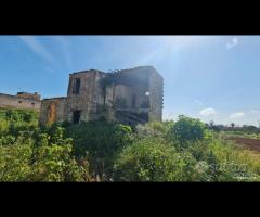 Castelvetrano terreno 27000 mq con fabbricati. r - 13