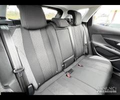 PEUGEOT 3008 1.2 PURE TECH NAVI-AUTOMATICA