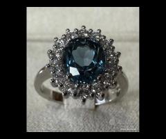 ANELLO ORO 18kt. CON DIAMANTI E TOPAZIO LONDON