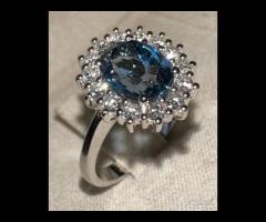ANELLO ORO 18kt. CON DIAMANTI E TOPAZIO LONDON