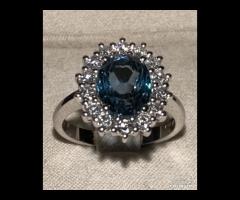 ANELLO ORO 18kt. CON DIAMANTI E TOPAZIO LONDON