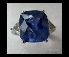 ANELLO ORO 18kt. CON DIAMANTI E ZAFFIRO NATURALE