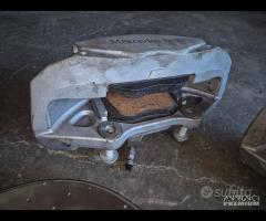 Kit Freni Anteriori 4 Pot Per Mercedes C W205