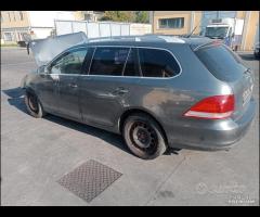Volkswagen Golf 6 Variant 1.6TDI 2010 Per Ricambi