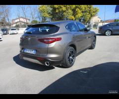 Alfa Romeo Stelvio 2.2 Turbodiesel 180 CV AT8 RWD