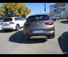 Alfa Romeo Stelvio 2.2 Turbodiesel 180 CV AT8 RWD