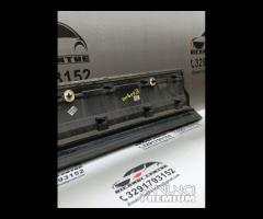 GRIGLIA STAMPAGGIO PORTA POSTERIORE DX RANGE ROVER - 23