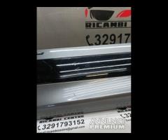 GRIGLIA STAMPAGGIO PORTA POSTERIORE SX RANGE ROVER - 7