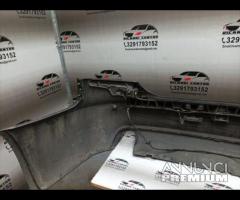 PARAURTI POSTERIORE CON SENSORI DI PARCHEGGIO AUDI - 21