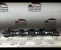 STAFFA PARAURTI POSTERIORE RANGE ROVER VELAR J8A2-