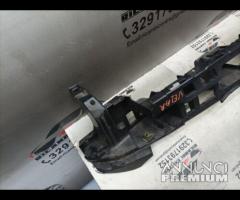 STAFFA PARAURTI POSTERIORE RANGE ROVER VELAR J8A2-