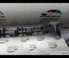 STAFFA PARAURTI POSTERIORE RANGE ROVER VELAR J8A2- - 22