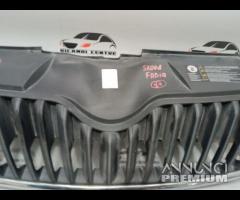 GRIGLIA PARAURTI ANTERIORE CENTRALE SUPERIORE SKOD