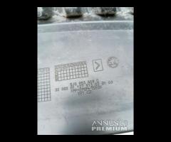 GRIGLIA PARAURTI ANTERIORE CENTRALE SUPERIORE SKOD - 16