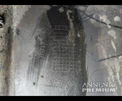 PARAURTI POSTERIORE CON SENSORI DI PARCHEGGIO JAGU - 24